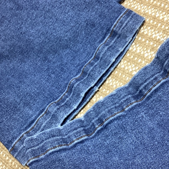 American Eagle Outfitters Blue wide leg distressed Jeans size 10 - Picture 8 of 16